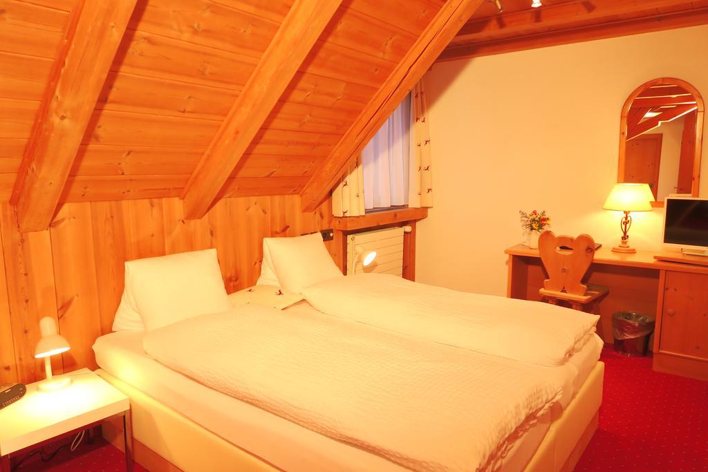 Hotel Restaurant Gabriel Scuol Extérieur photo