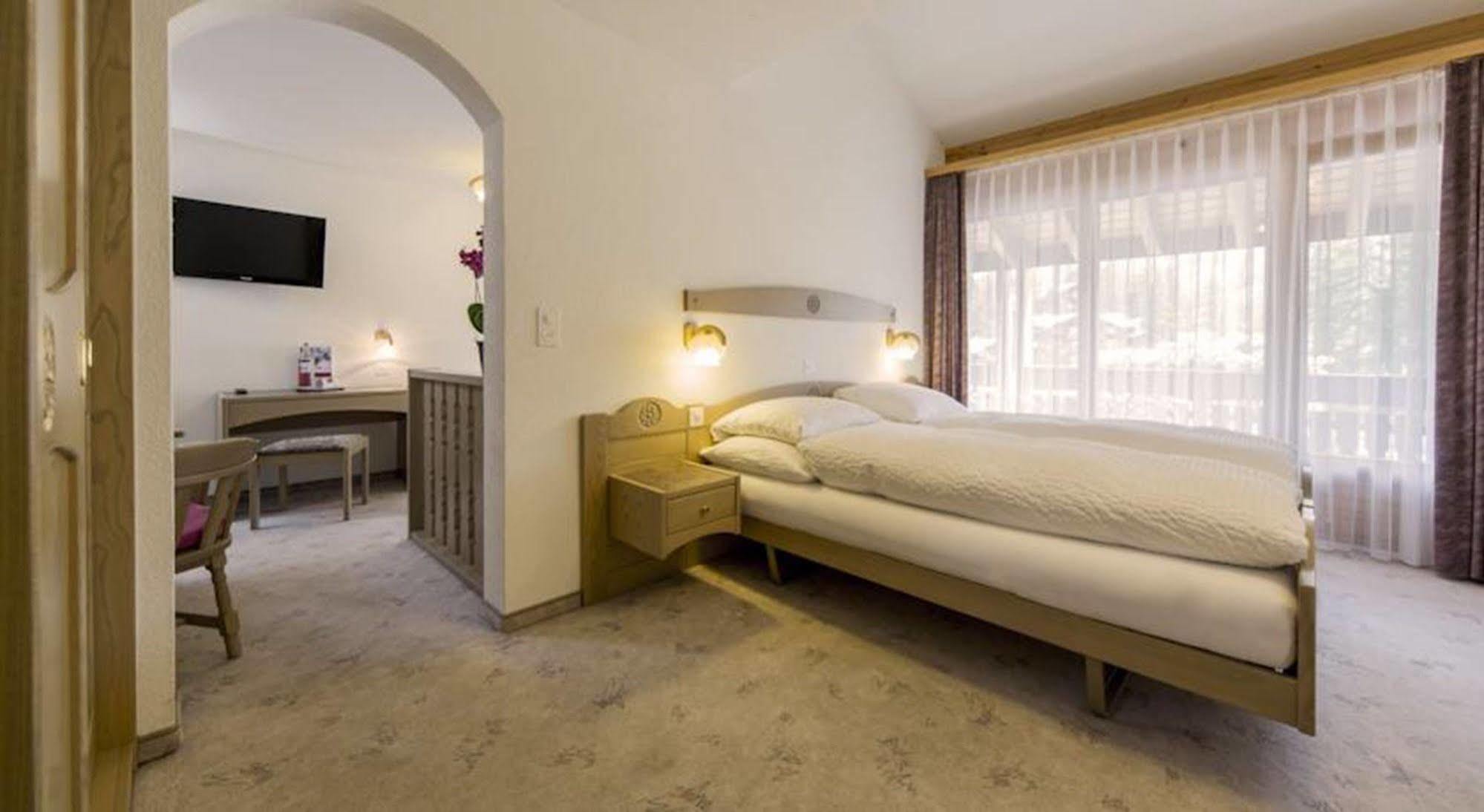 Hotel Restaurant Gabriel Scuol Extérieur photo