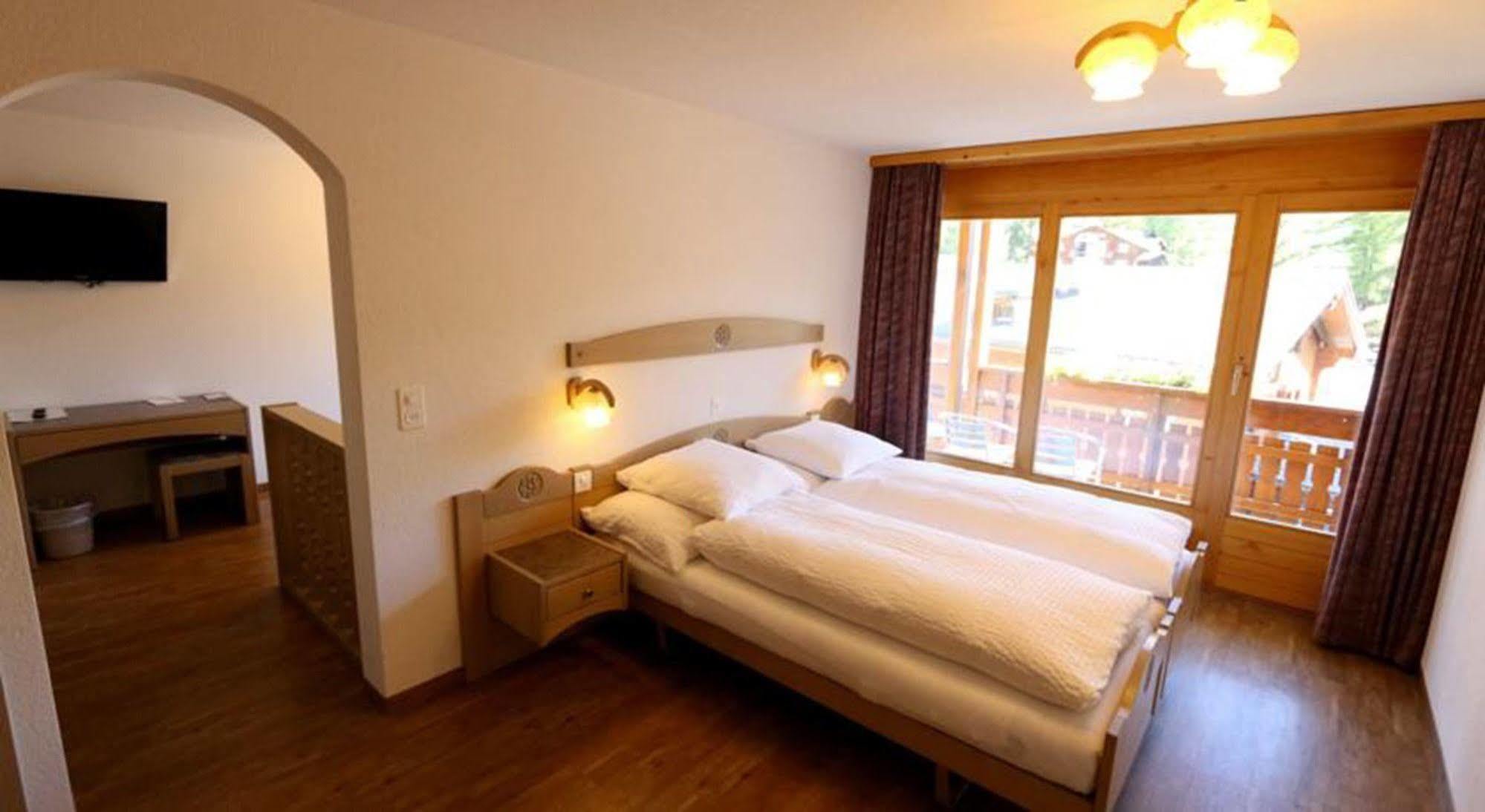 Hotel Restaurant Gabriel Scuol Extérieur photo