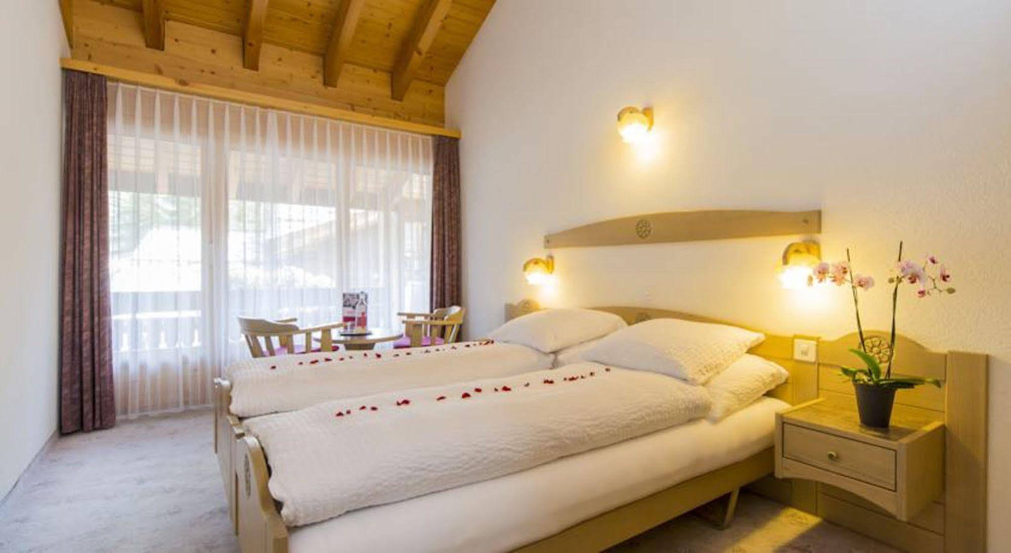 Hotel Restaurant Gabriel Scuol Extérieur photo
